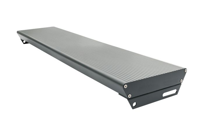 Aluminiumstufe rutschhemmend inkl. 2 Deckel & 2 Winkel und Schrauben - Ausführung: Anthrazit beschichtet, Breite: 1000 mm, Tiefe: 270 mm