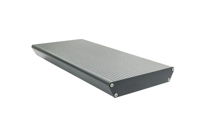 Aluminiumstufe rutschhemmend inkl. 2 Deckel und Schrauben - Ausführung: Anthrazit beschichtet, Breite: 600 mm, Tiefe: 270 mm
