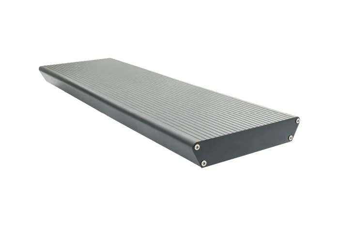 Aluminiumstufe rutschhemmend inkl. 2 Deckel und Schrauben - Ausführung: Anthrazit beschichtet, Breite: 800 mm, Tiefe: 270 mm