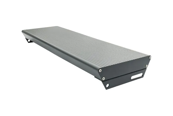 Aluminiumstufe rutschhemmend inkl. 2 Deckel & 2 Winkel und Schrauben - Ausführung: Anthrazit beschichtet, Breite: 800 mm, Tiefe: 270 mm