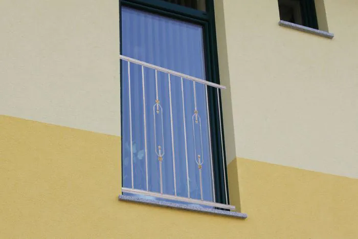Fenstergitter Berlin in Edelstahl, vormontiert