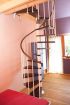 Spindeltreppe Innamincka - Holzart: Buche dunkel, Durchmesser: 118 cm, Metallfarbe: weiß, Abverkauf  