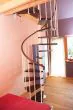 Spindeltreppe Innamincka - Holzart: Buche dunkel, Durchmesser: 128 cm, Metallfarbe: weiß, Abverkauf  