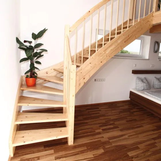 Holzwangentreppe Forsthof
