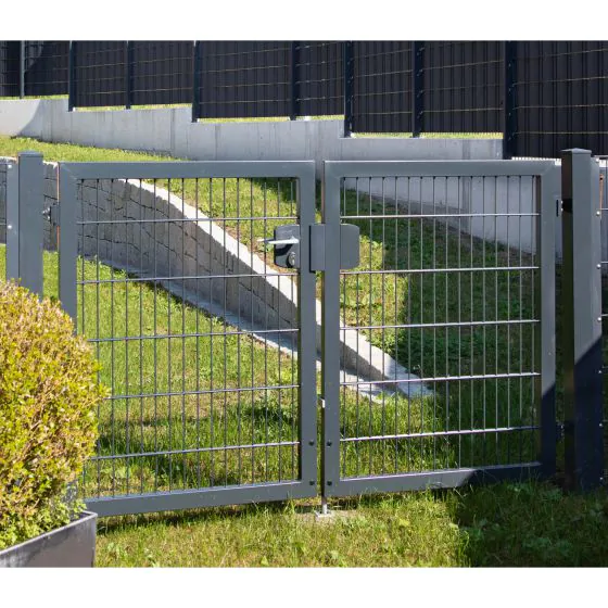 Rohrrahmenflügeltor 2-flügelig - Ausführung: anthrazit beschichtet, Höhe: 203 cm, Durchgangslichte: 450 cm