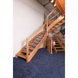 Holztreppe / Holzstiege Abverkauf - Geschoßhöhe: ca. 280 cm, Breite ca. 100 cm