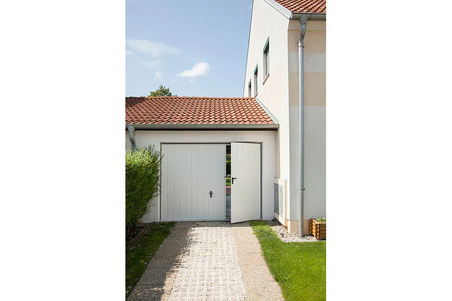 006-Schwingtor-mit-Schlupftür